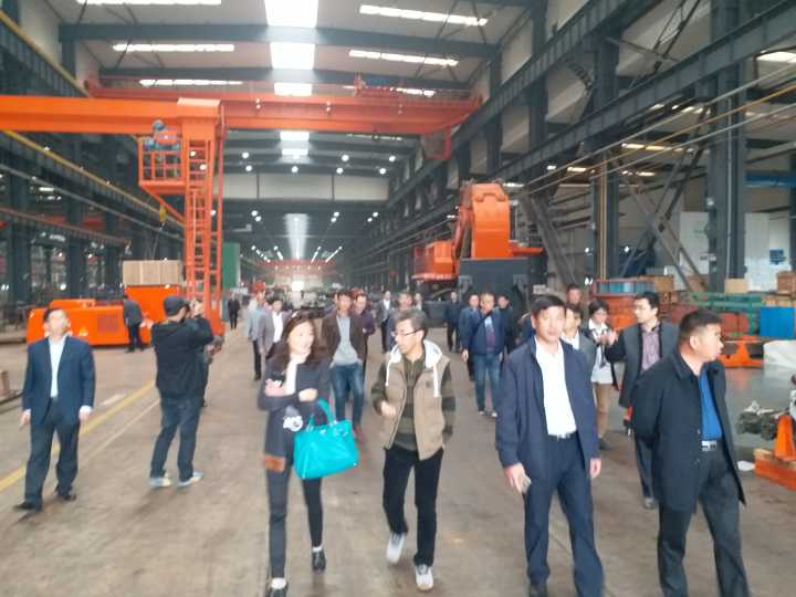 1511749729593623.jpg 电动挖掘机.jpg