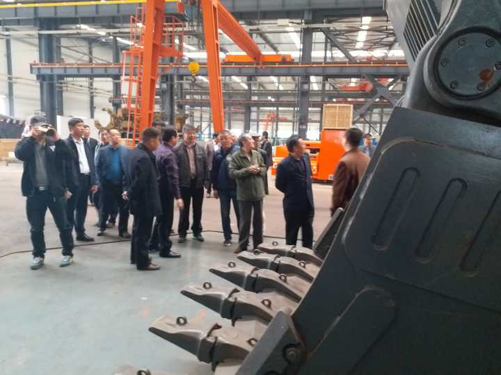 1511749805746257.jpg 挖掘机.jpg