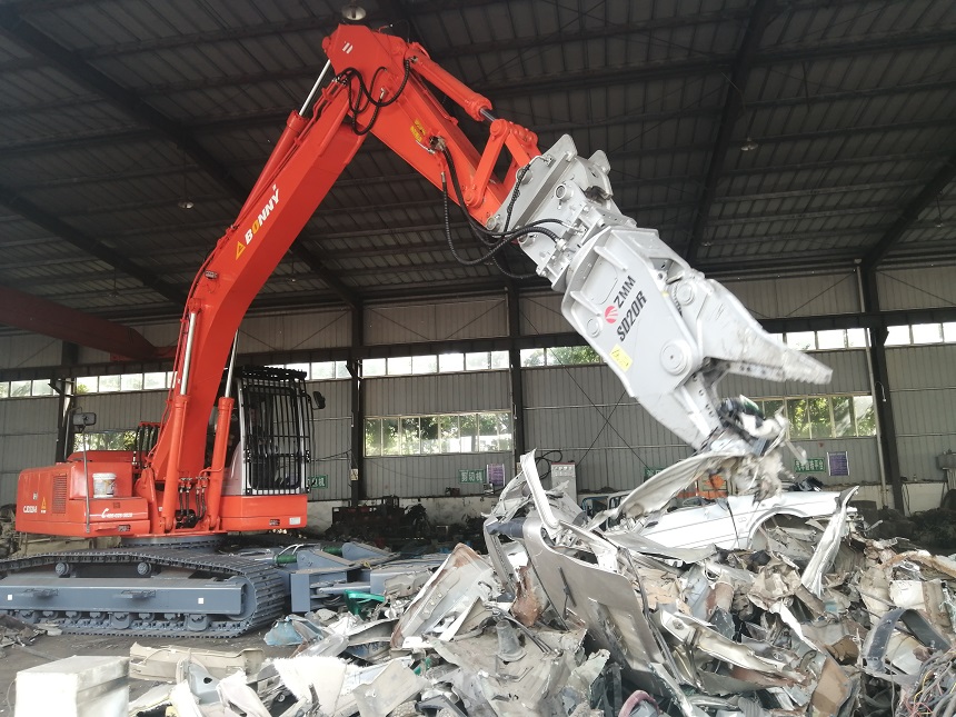 报废汽车拆解机.jpg 报废汽车拆解机.jpg