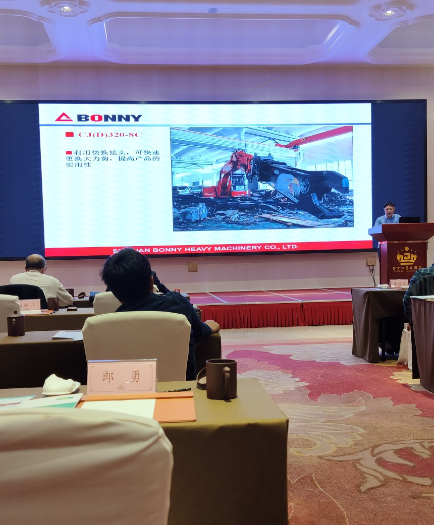 报废汽车拆解机.jpg 报废汽车拆解机.jpg