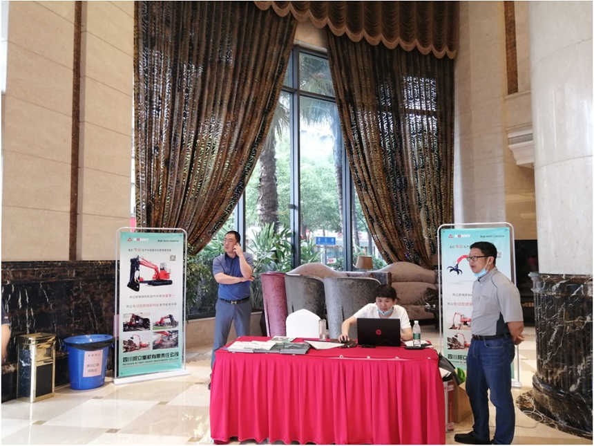 j9.com重机报废汽车拆解机,抓钢机展会.jpg j9.com重机报废汽车拆解机,抓钢机展会.jpg