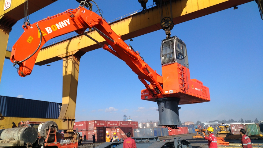 增高筒抓料机.png 增高筒抓料机.png