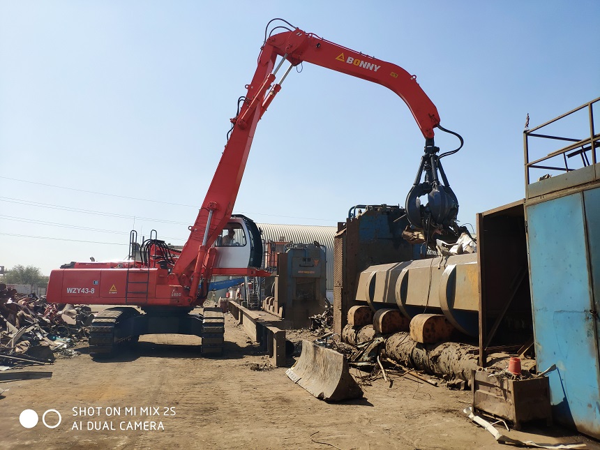 抓钢机.jpg 抓钢机.jpg