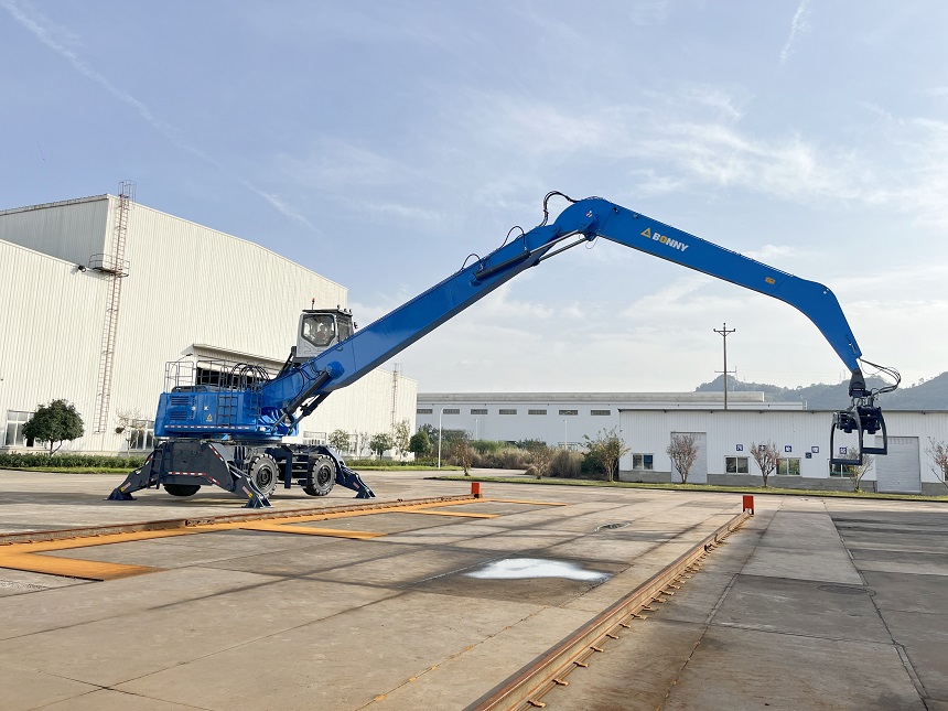 轮胎式抓料机.jpg 轮胎式抓料机.jpg