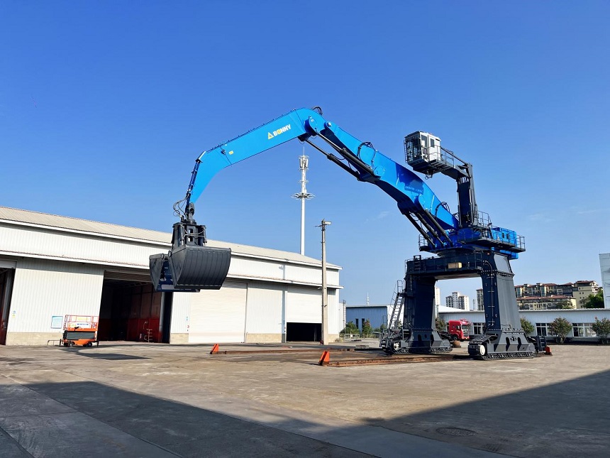 抓料机.jpg 抓料机.jpg