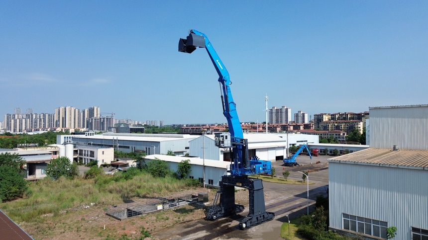 抓料机.jpg 抓料机.jpg