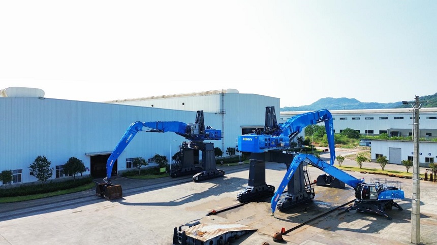 抓料机.jpg 抓料机.jpg